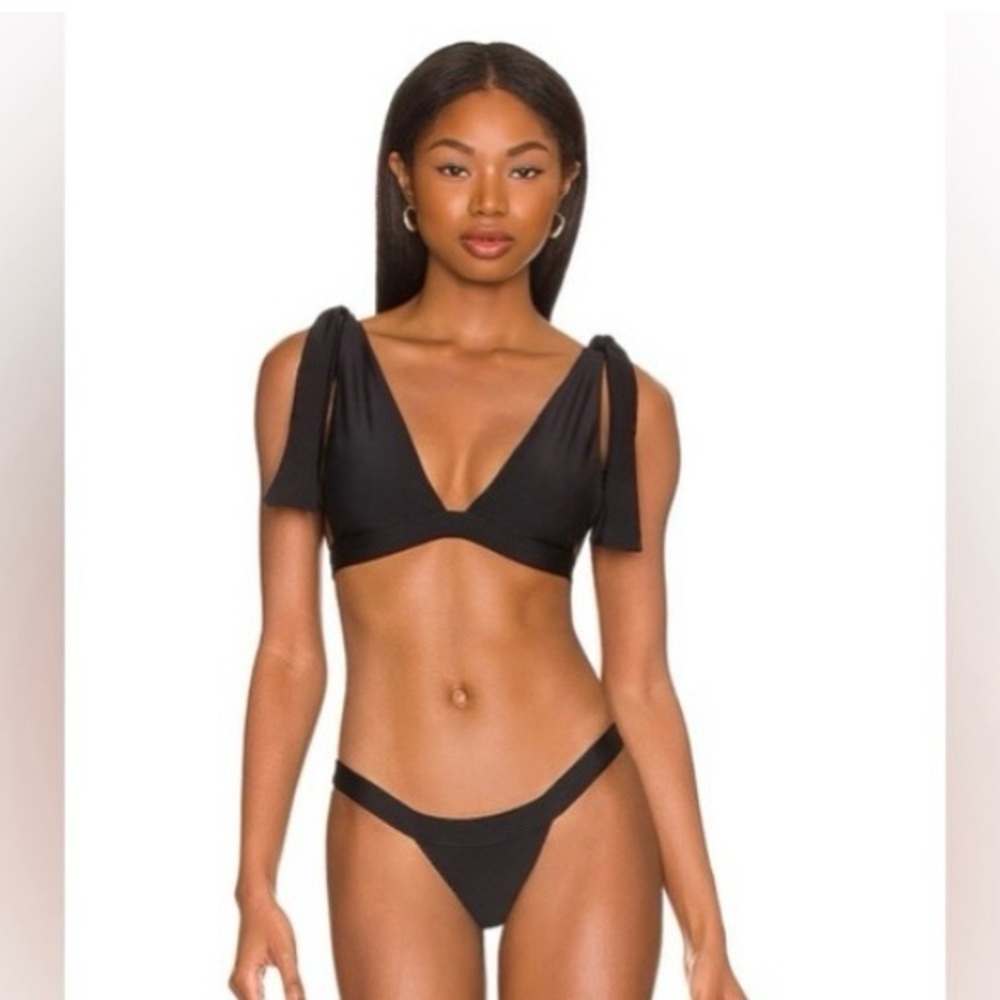 Bikini top. Lovers and Friends. Size XS. Black.